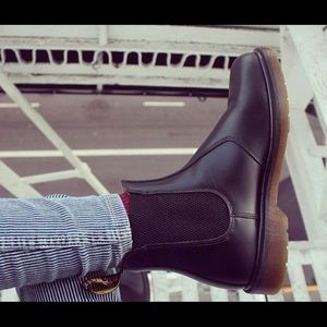 Only worn once, doc martens Chelsea ankle boots